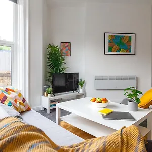  Apartment Newly Refurbished Apartment, Town Centre United Kingdom