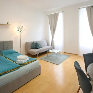 Downtown Bliss Modern Retreat With Free Parking And Fast Internet 600 Mbits Apartament Wiedeń